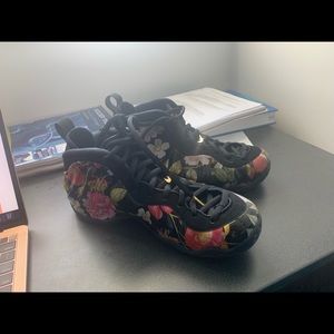 Nike air foamposite one floral , size 9.5